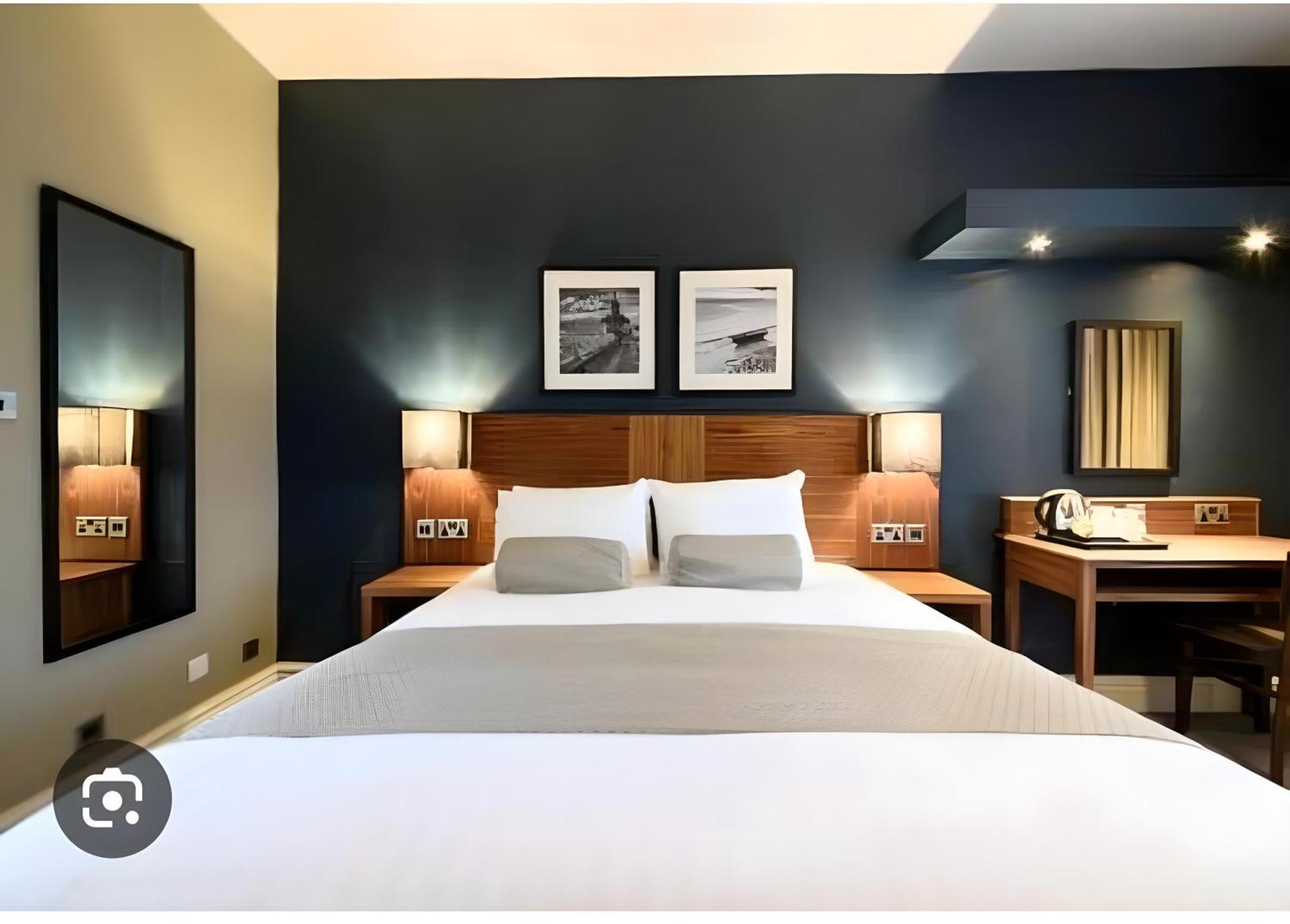 Moon Residency-national Highway-8, Mahipalpur 3*