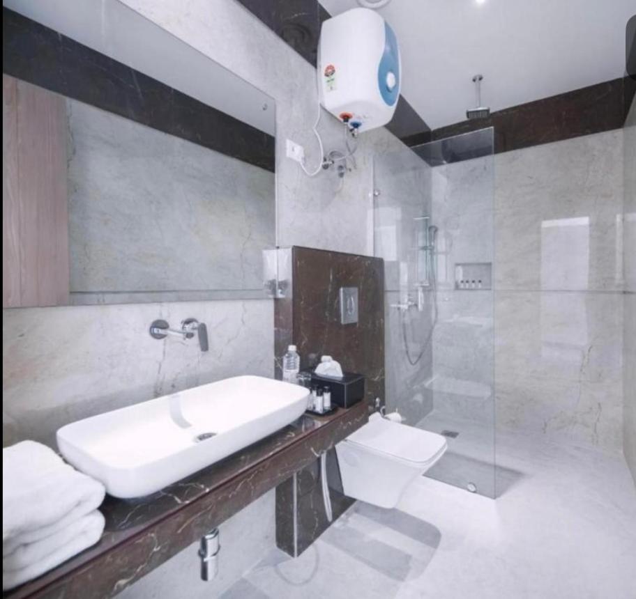Hotel Moon Residency-national Highway-8, Mahipalpur New Delhi