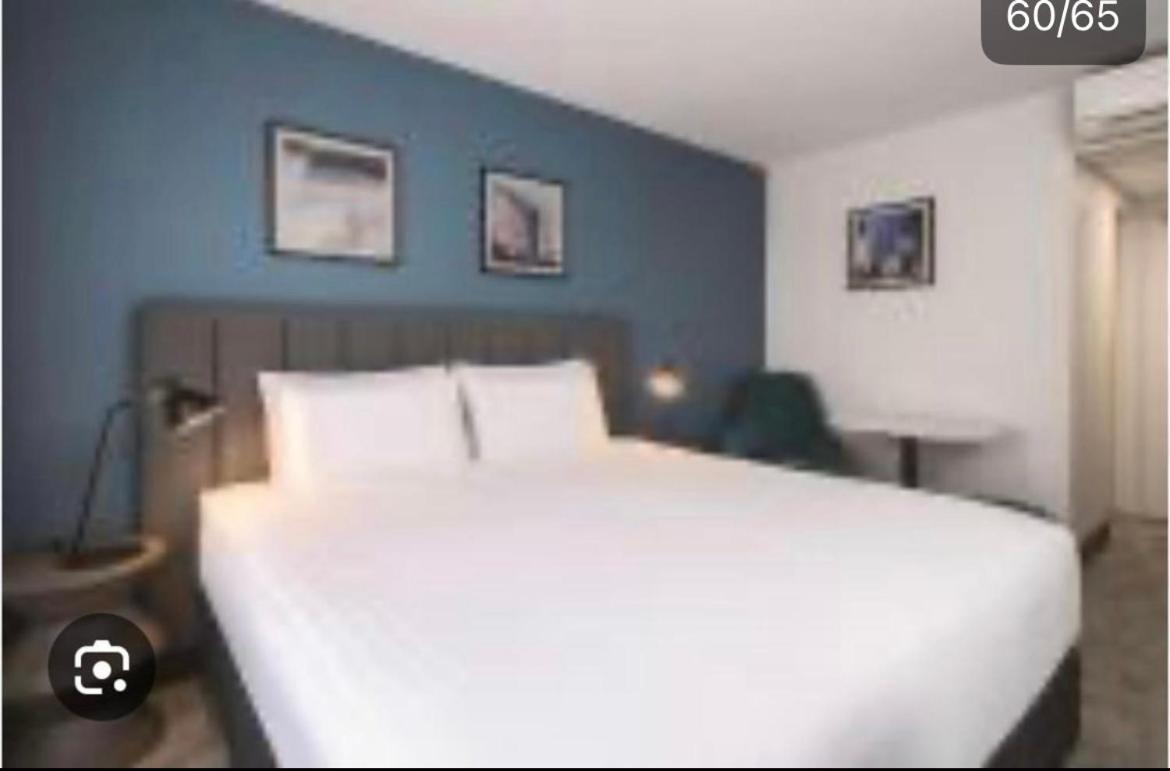 Moon Residency-national Highway-8, Mahipalpur 3*